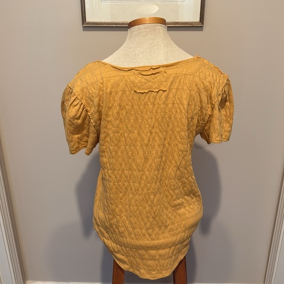 NWOT!! We The Free - Sugar Cube V-Neck T-Shirt - Gold/Yellow - Size XL - Picture 7 of 10
